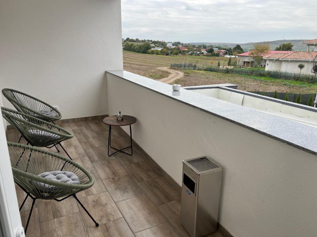 Stef Rooms Tirgu Frumos Exterior photo