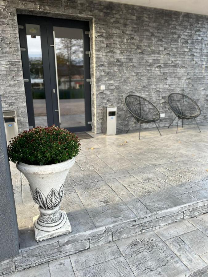 Stef Rooms Tirgu Frumos Exterior photo