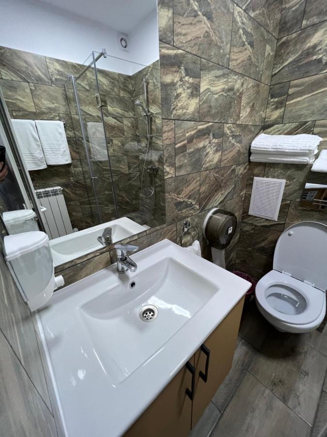Stef Rooms Tirgu Frumos Exterior photo