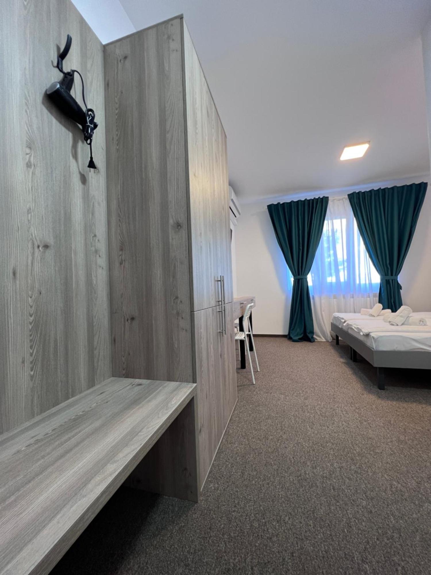Stef Rooms Tirgu Frumos Exterior photo