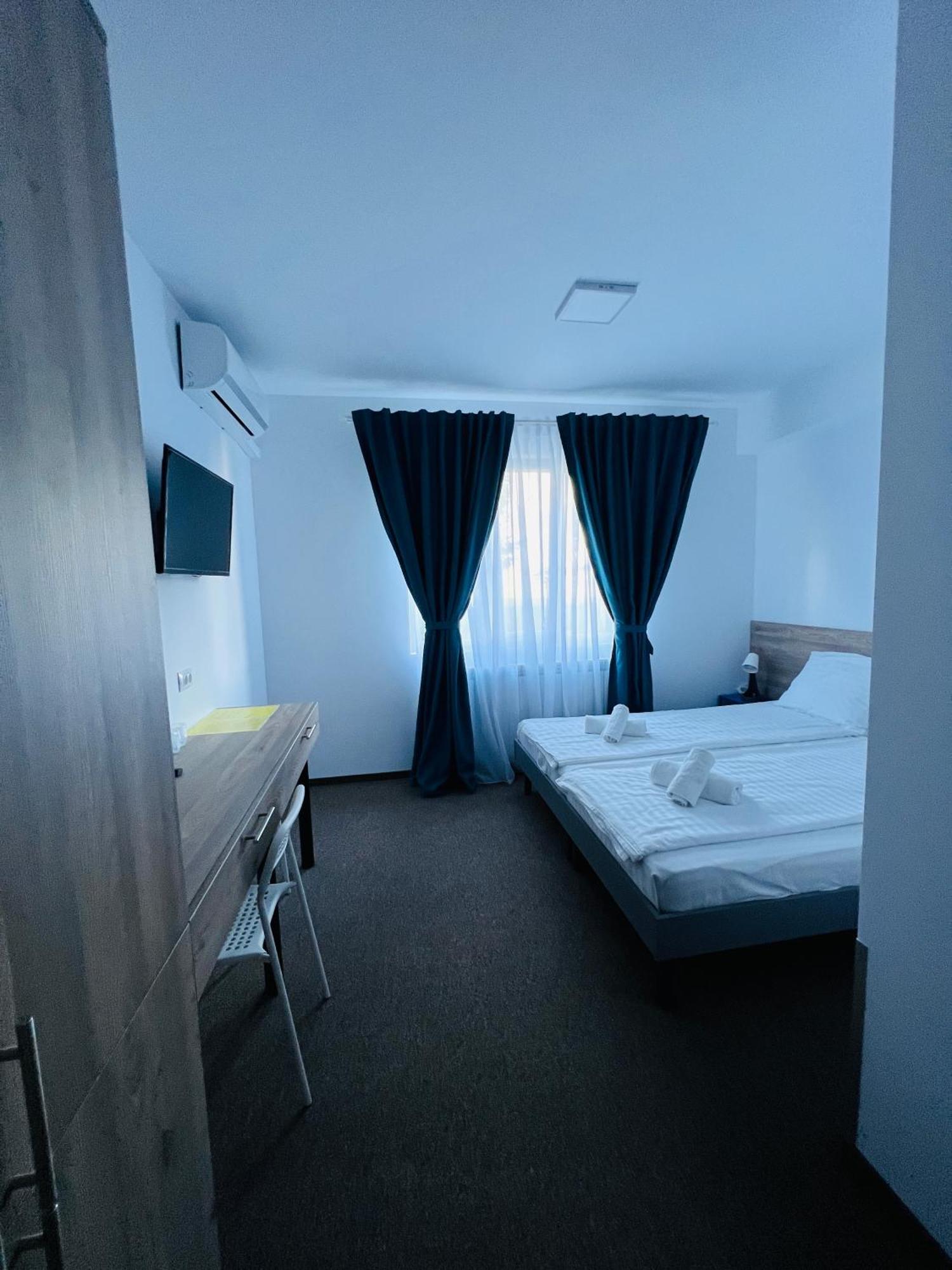 Stef Rooms Tirgu Frumos Exterior photo