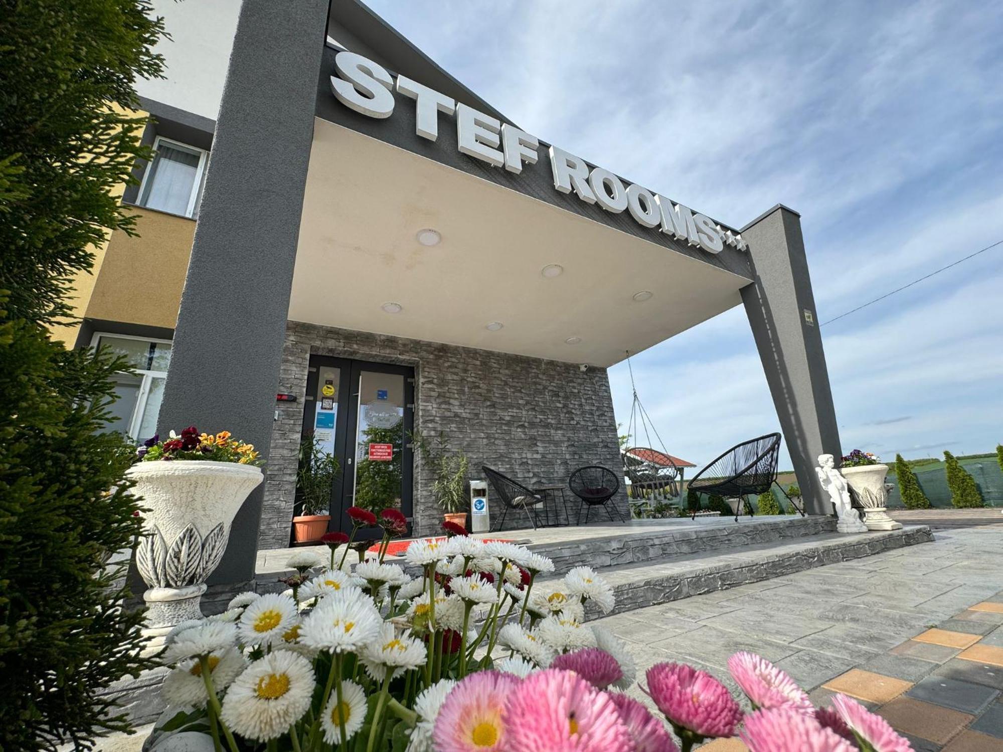 Stef Rooms Tirgu Frumos Exterior photo